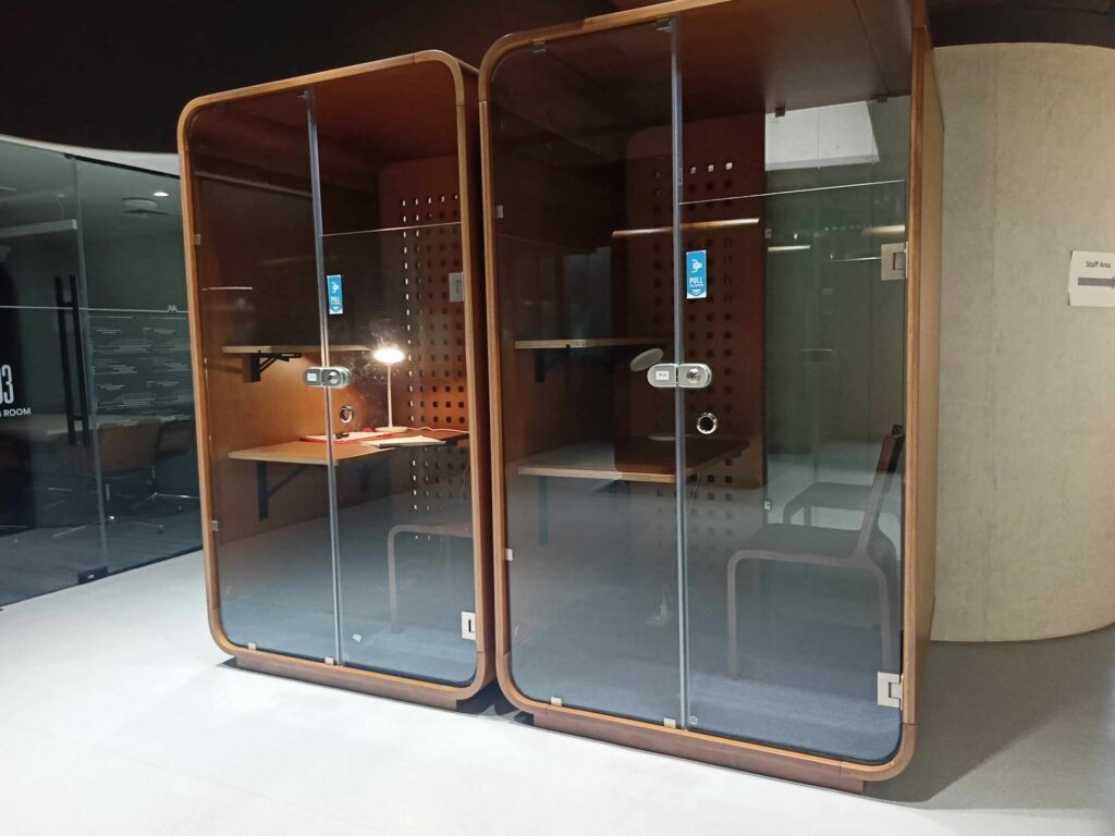 Single study pods in library